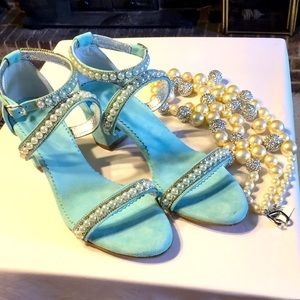 Suede blue, pearly, rhinestone shoes!Beautiful! 🦋
